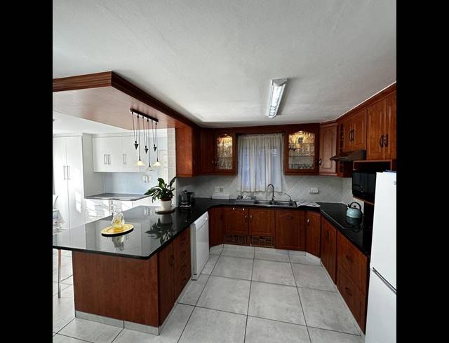 3 BEDROOM HOUSE FOR SALE IN REEBOK